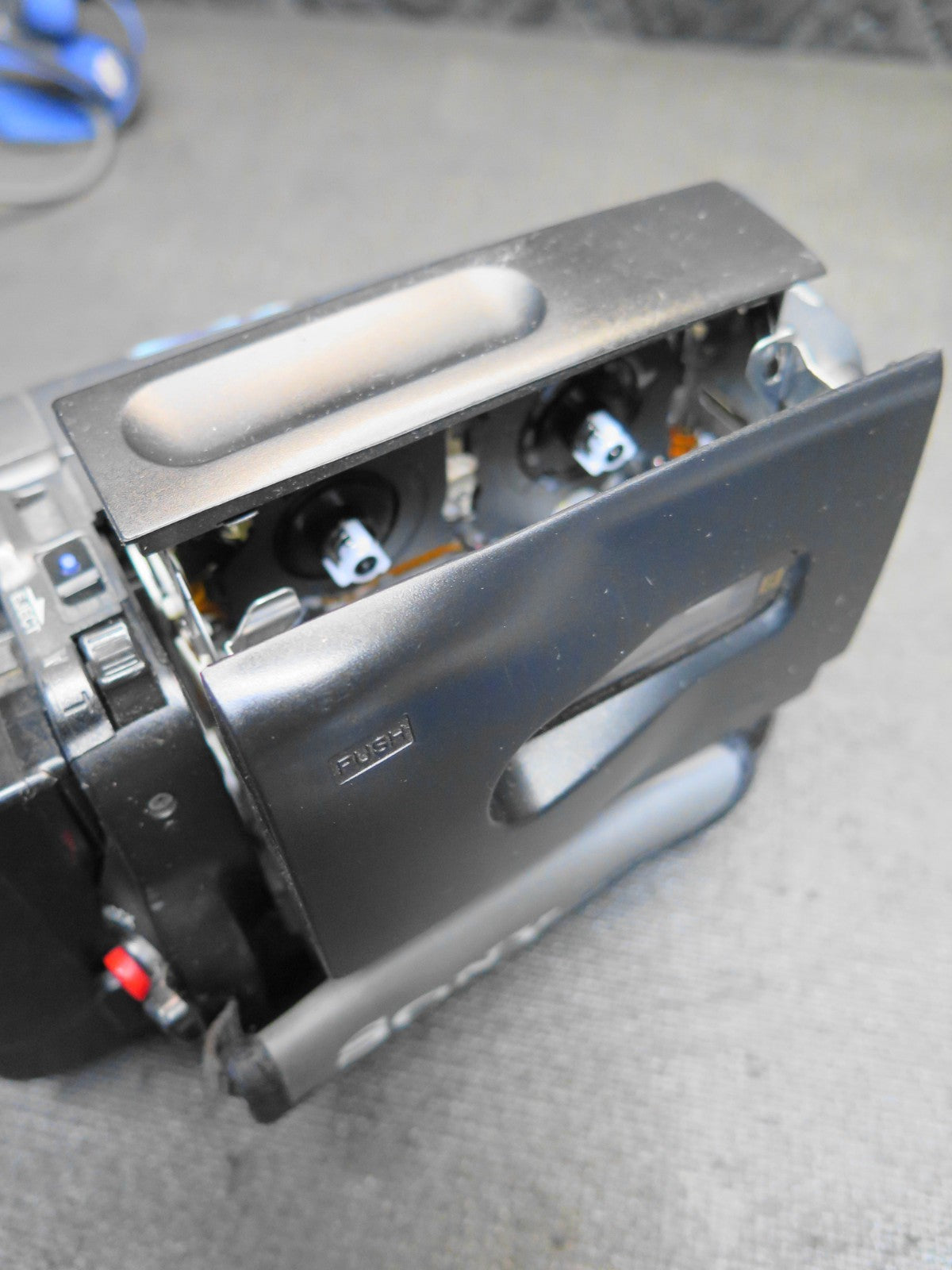 Sony Handycam CCD-TRV112 Video8 Camcorder - Battery, Remote, Video Transfer Cord