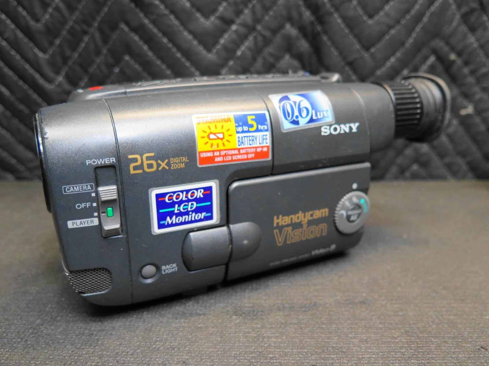 Sony Handycam CCD-TRV112 Video8 Camcorder - Battery, Remote, Video Transfer Cord