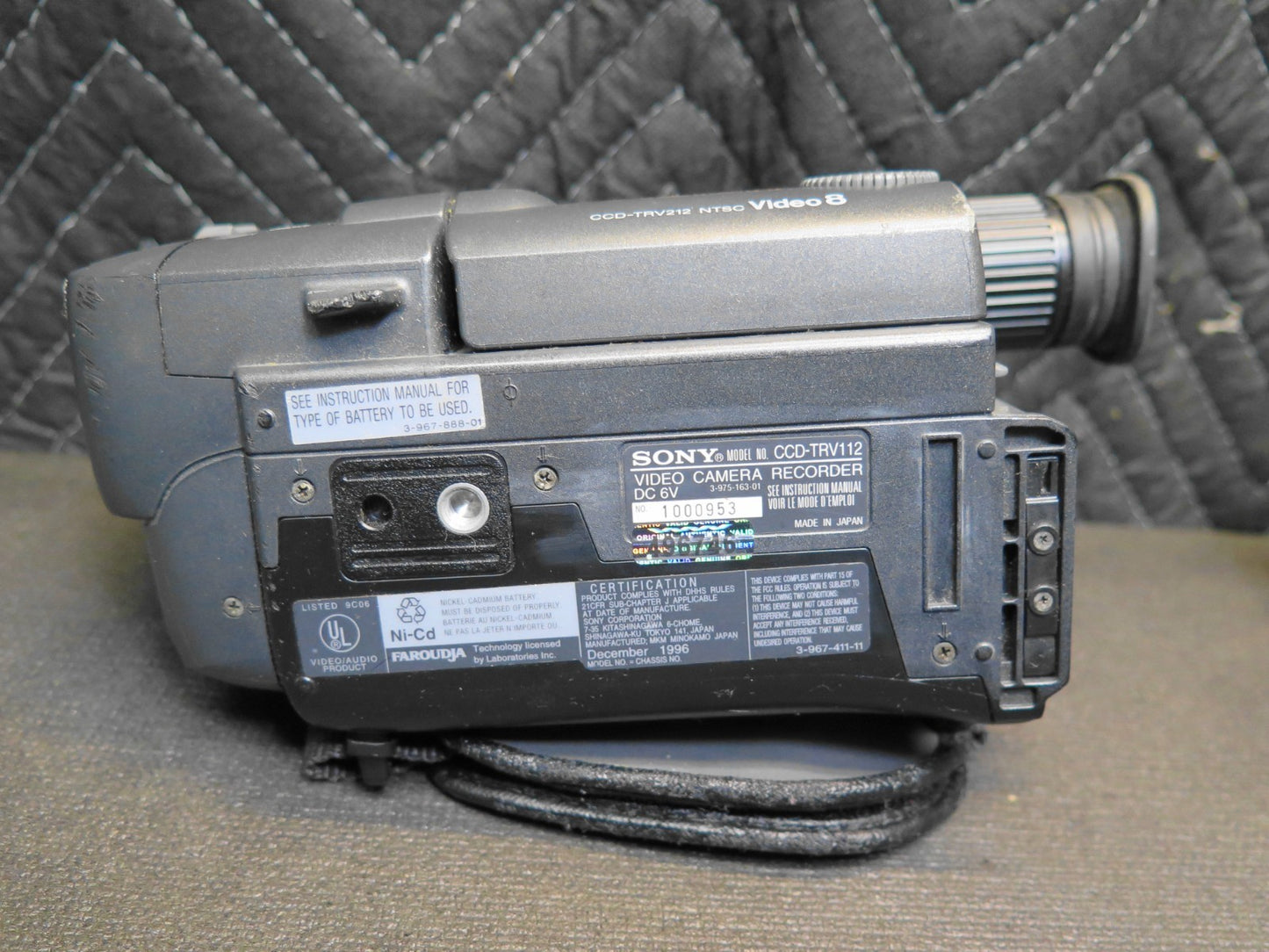 Sony Handycam CCD-TRV112 Video8 Camcorder - Battery, Remote, Video Transfer Cord