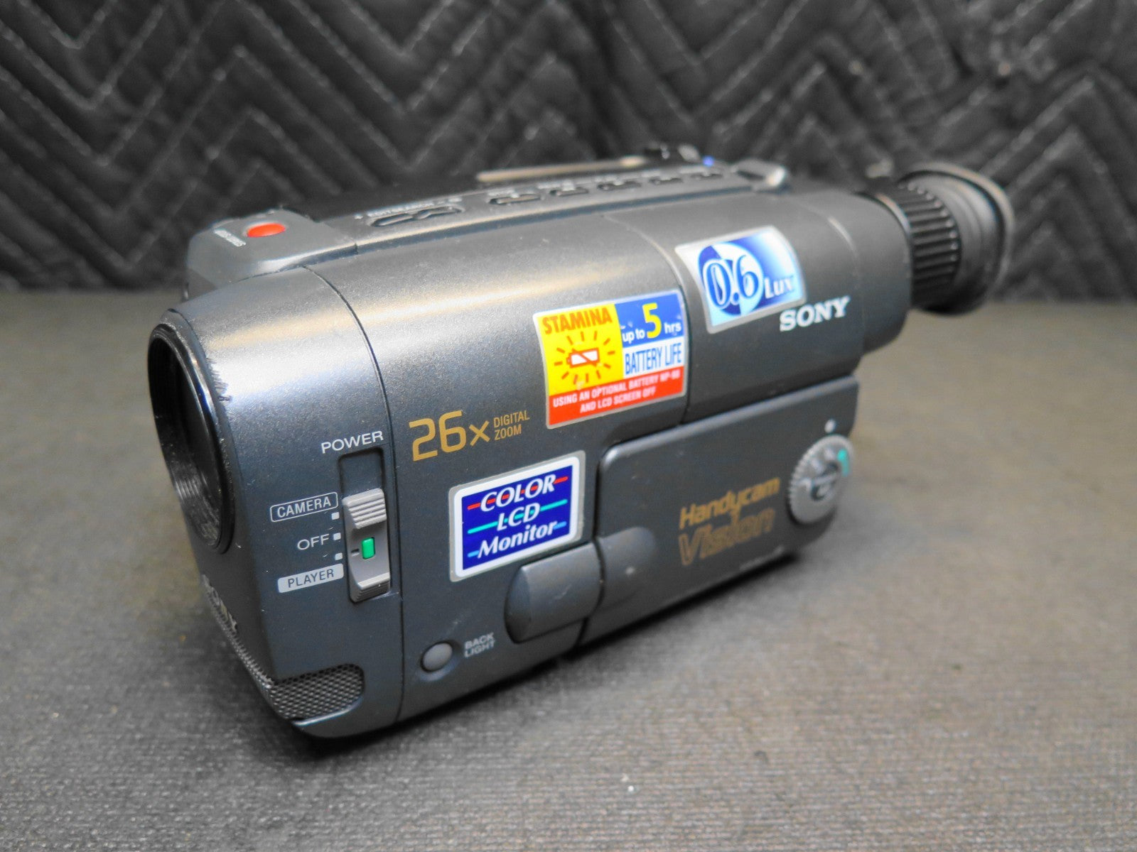 Sony Handycam CCD-TRV112 Video8 Camcorder - Battery, Remote, Video Transfer Cord