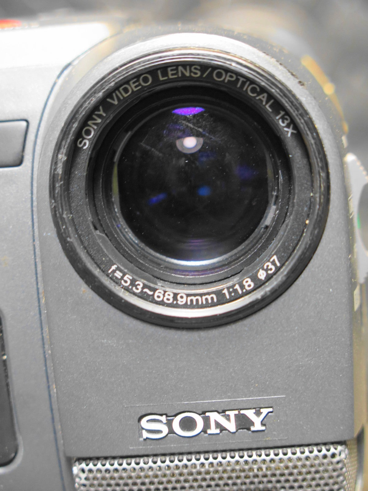 Sony Handycam CCD-TRV112 Video8 Camcorder - Battery, Remote, Video Transfer Cord