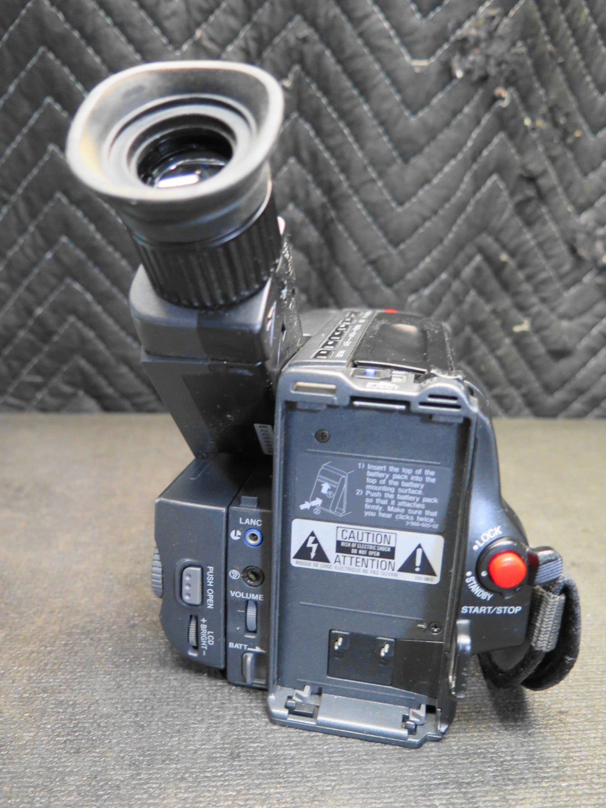Sony Handycam CCD-TRV112 Video8 Camcorder - Battery, Remote, Video Transfer Cord