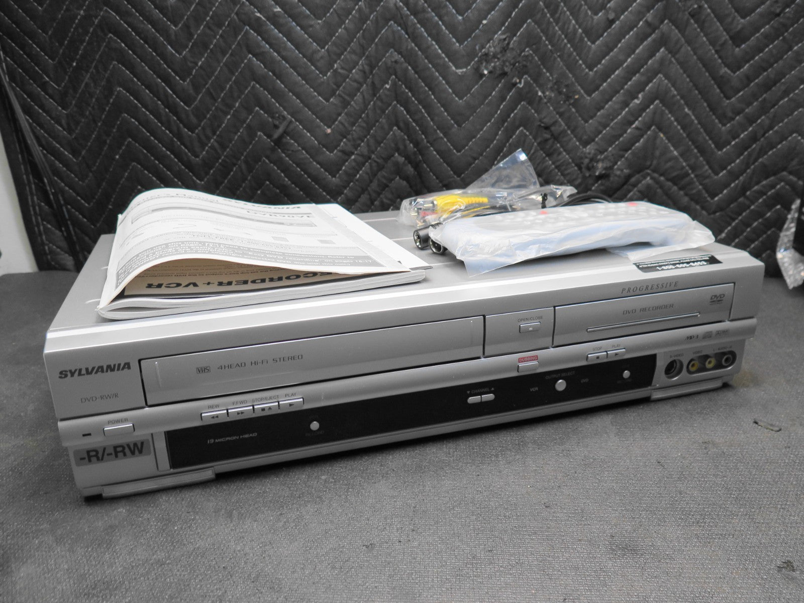 Sylvania DVR90VF DVD VCR Combo Player DVD Recorder MADE BY FUNAI