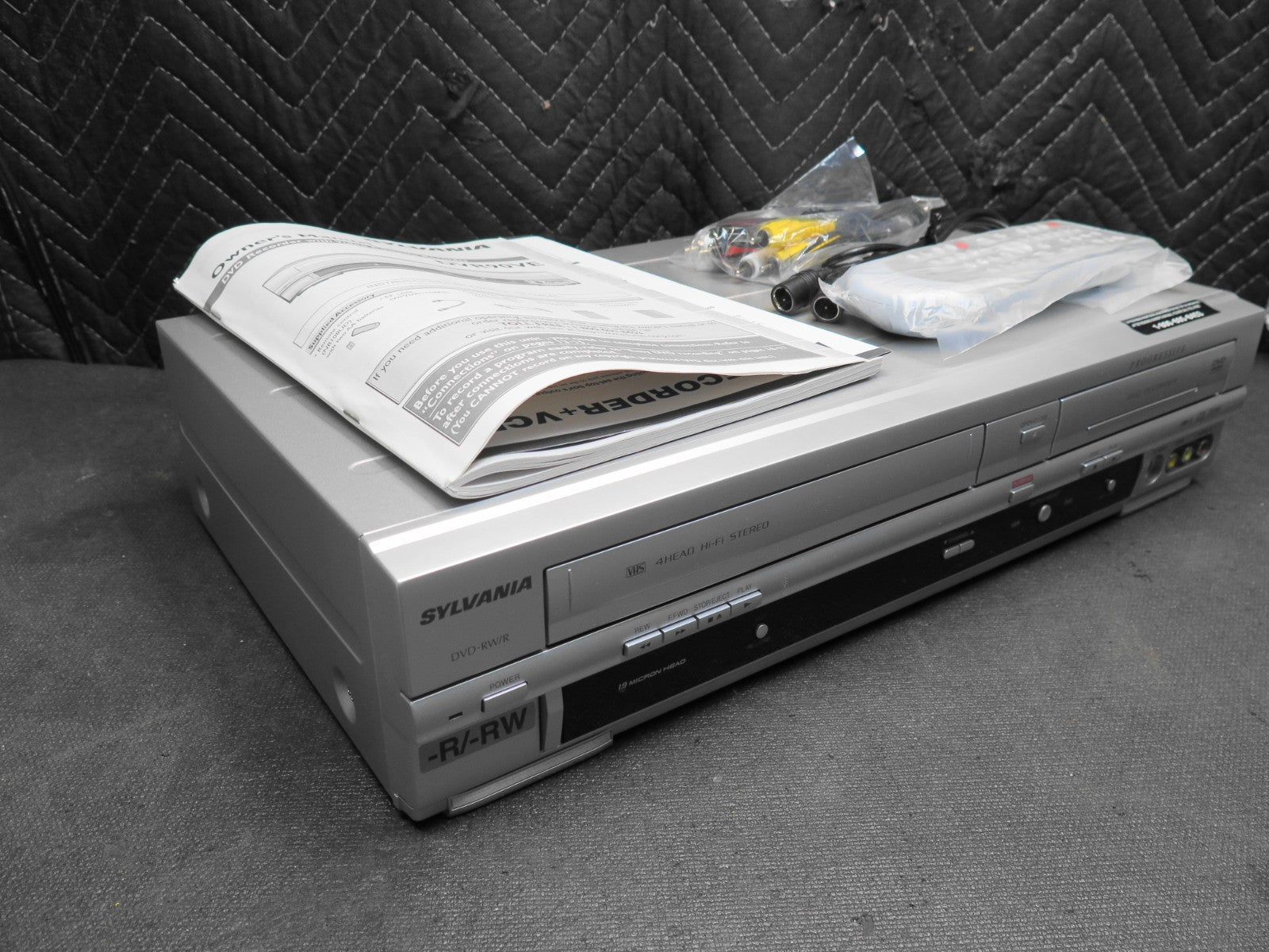 Sylvania DVR90VF DVD VCR Combo Player DVD Recorder MADE BY FUNAI