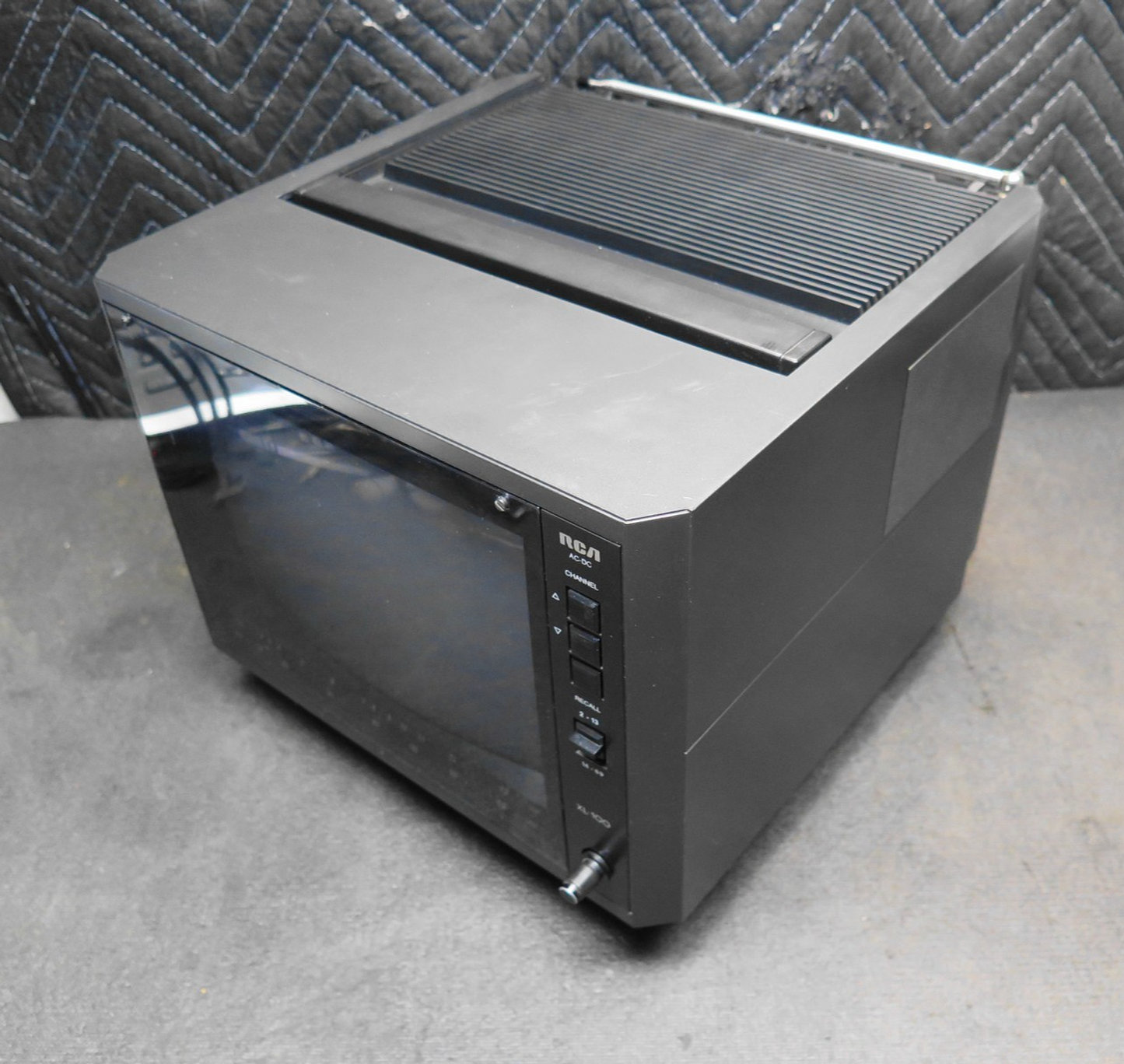 Vintage 1986 RCA XL-100 Model EHR295E 9” CRT TV Retro Gaming No Remote  👀 VIDEO