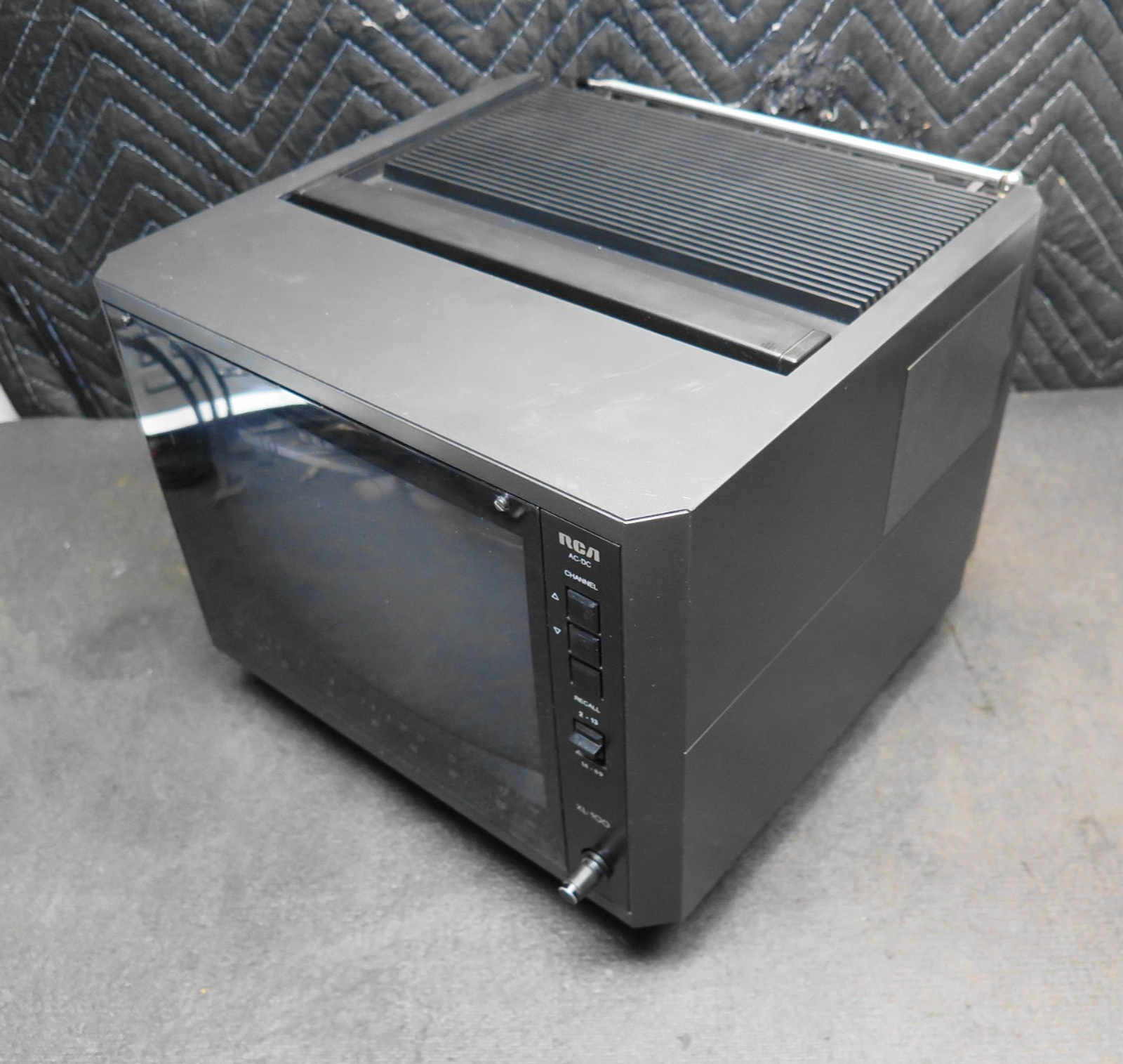 Vintage 1986 RCA XL-100 Model EHR295E 9” CRT TV Retro Gaming No Remote  👀 VIDEO