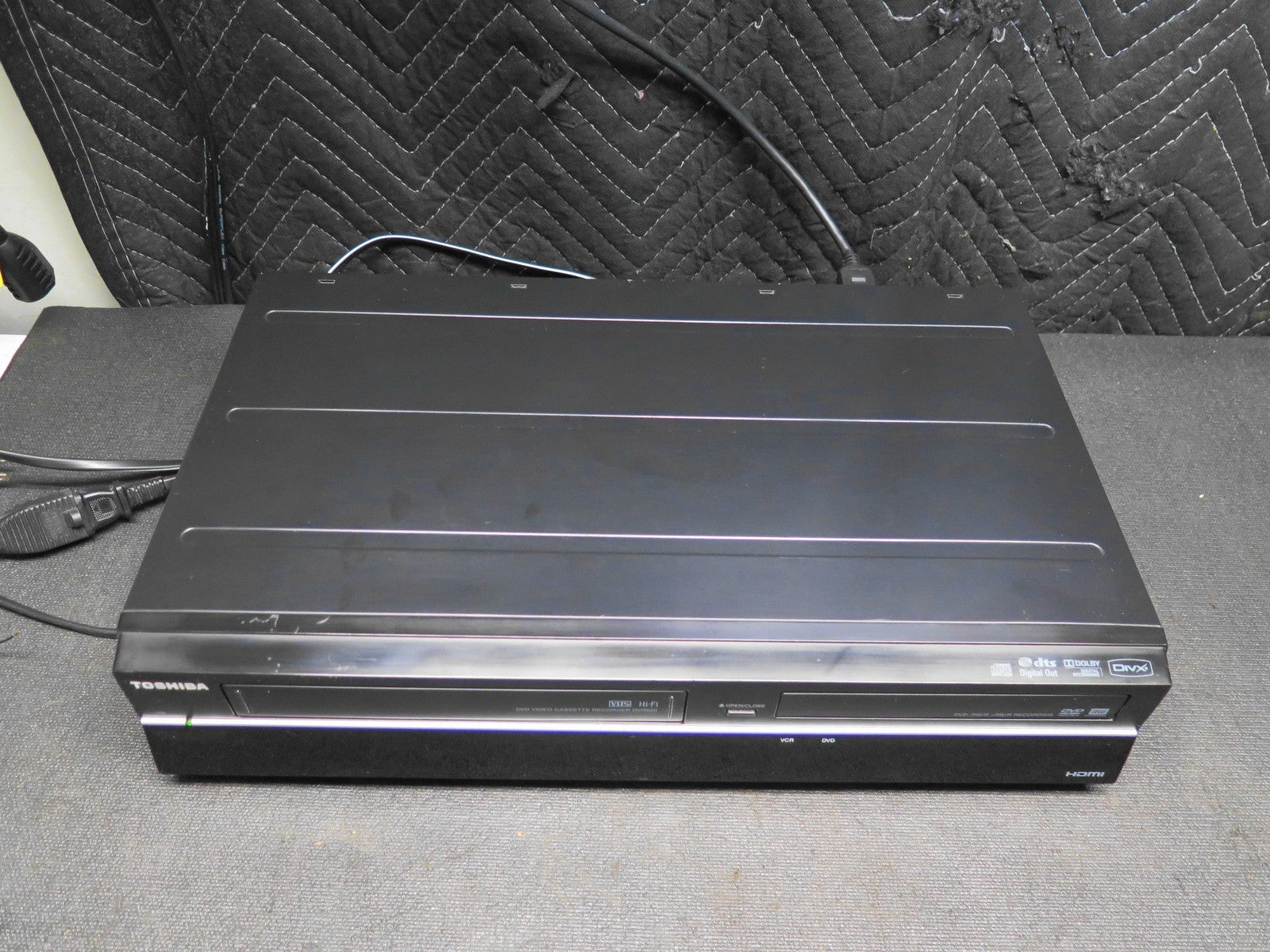 Toshiba DVR620KU DVD VHS Recorder Combo w/ Remote 1080p Upconversion *SERVICED*