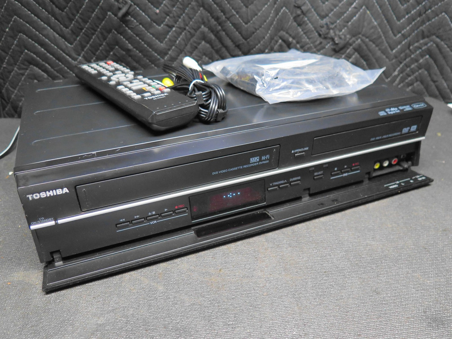 Toshiba DVR620KU DVD VHS Recorder Combo w/ Remote 1080p Upconversion *SERVICED*