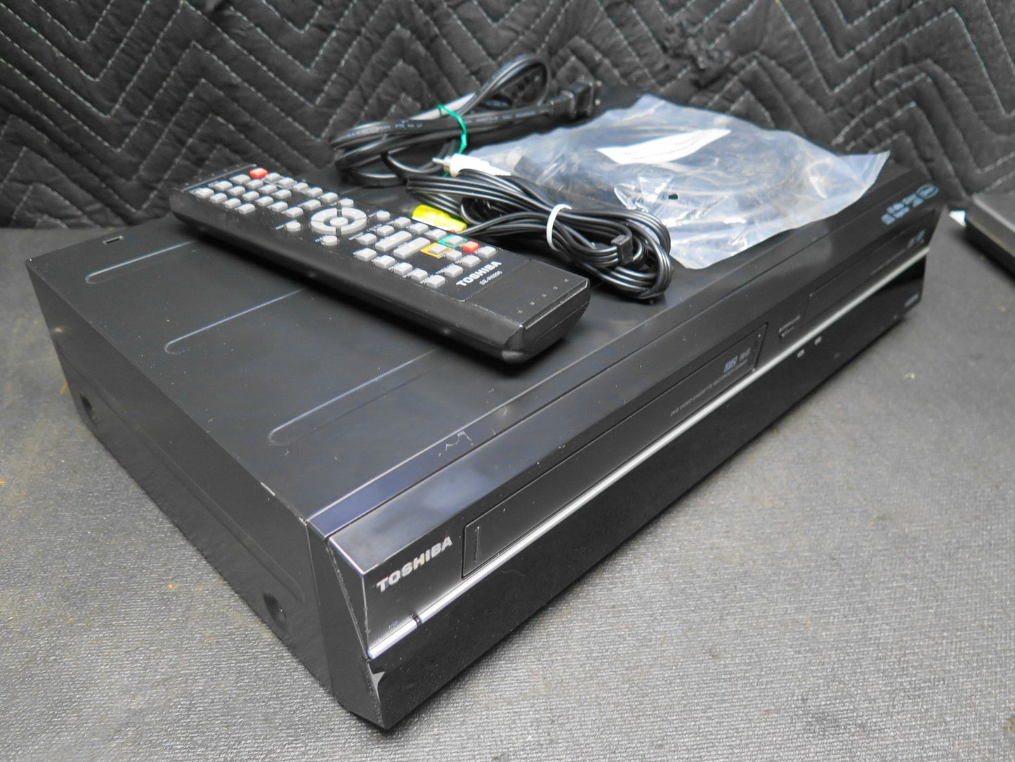Toshiba DVR620KU DVD VHS Recorder Combo w/ Remote 1080p Upconversion *SERVICED*