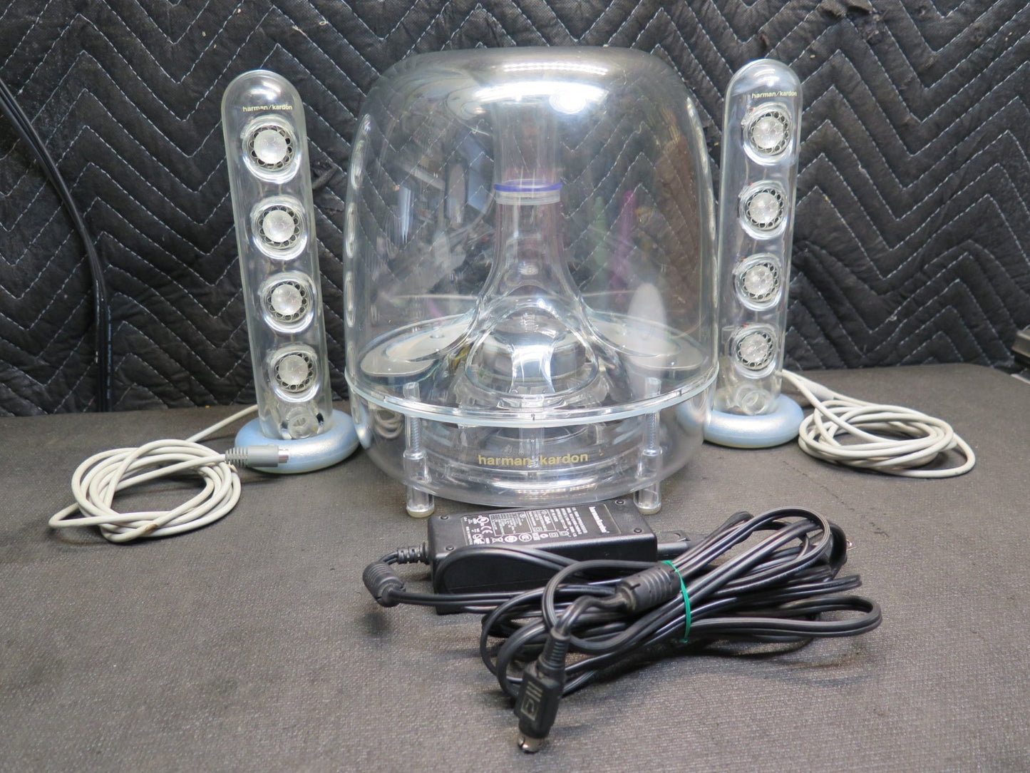Harman Kardon SoundSticks II Subwoofer w/ 2 Satellites & Charger