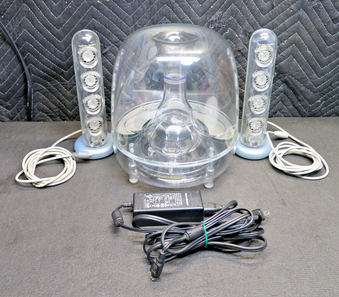 Harman Kardon SoundSticks II Subwoofer w/ 2 Satellites & Charger