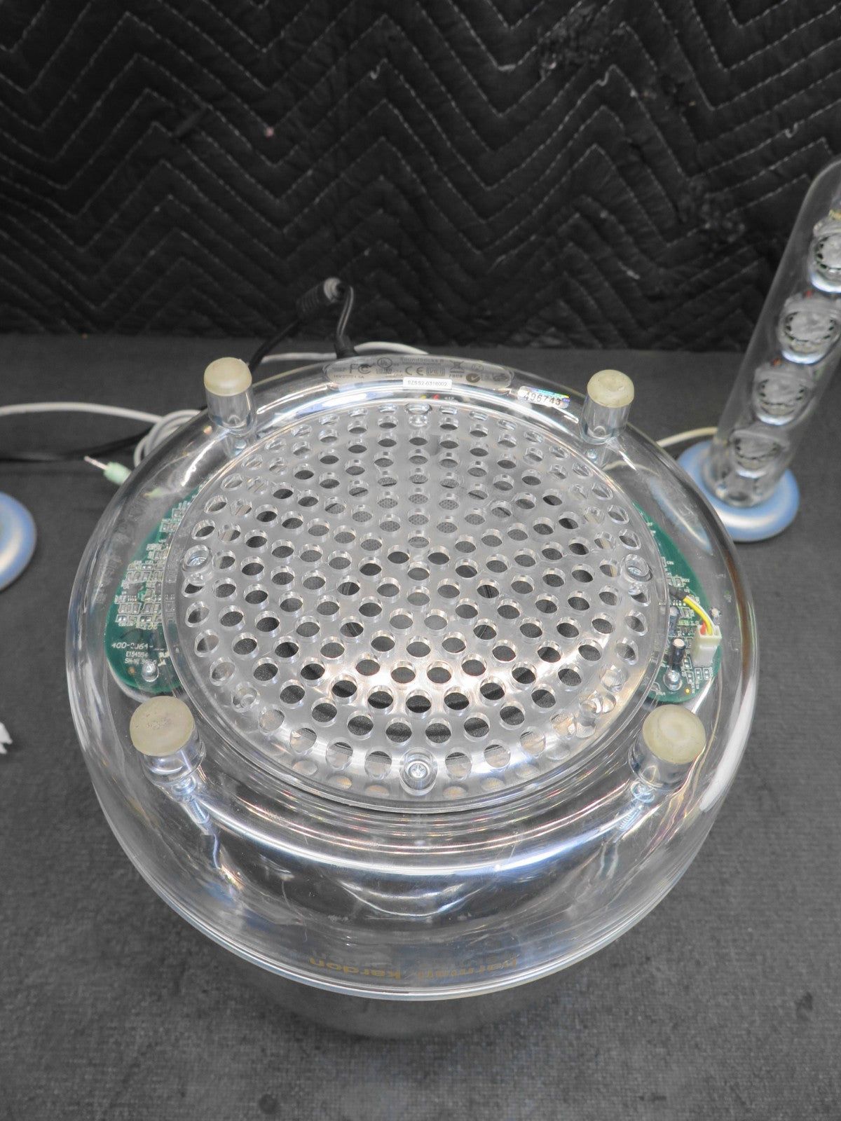 Harman Kardon SoundSticks II Subwoofer w/ 2 Satellites & Charger