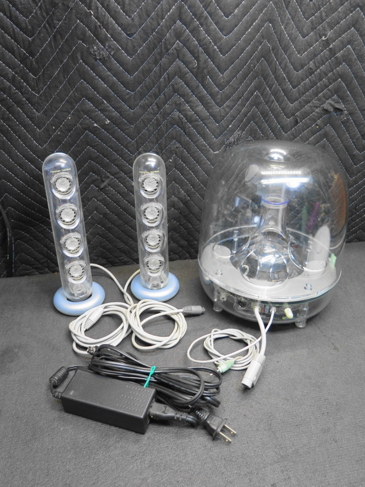 Harman Kardon SoundSticks II Subwoofer w/ 2 Satellites & Charger