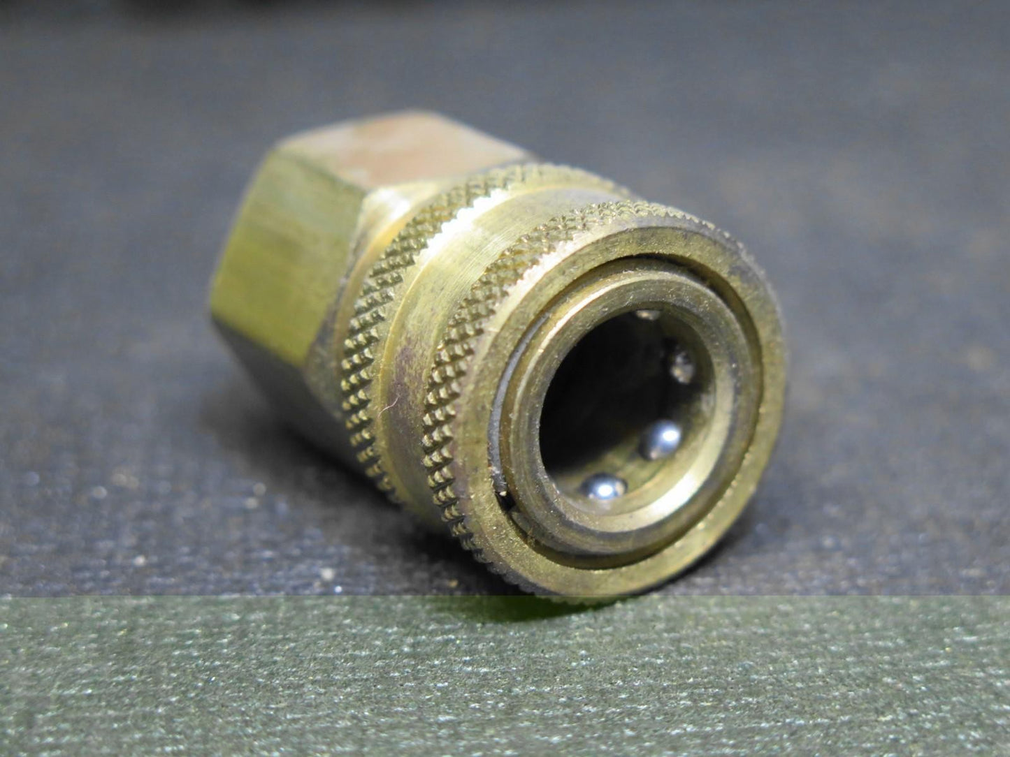 Amflo CTS6 CST6B Straight Thru Design x 3/8" FNPT Brass Coupler