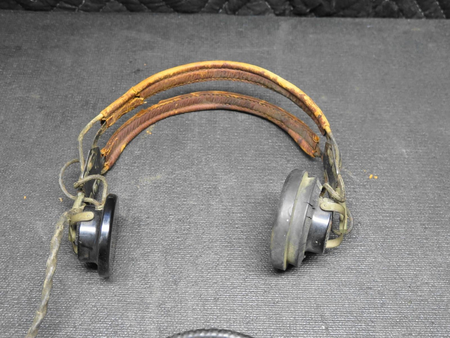 WWII USAAF Early War Pilot Headset w/ R-14 Receivers w/  Extension
