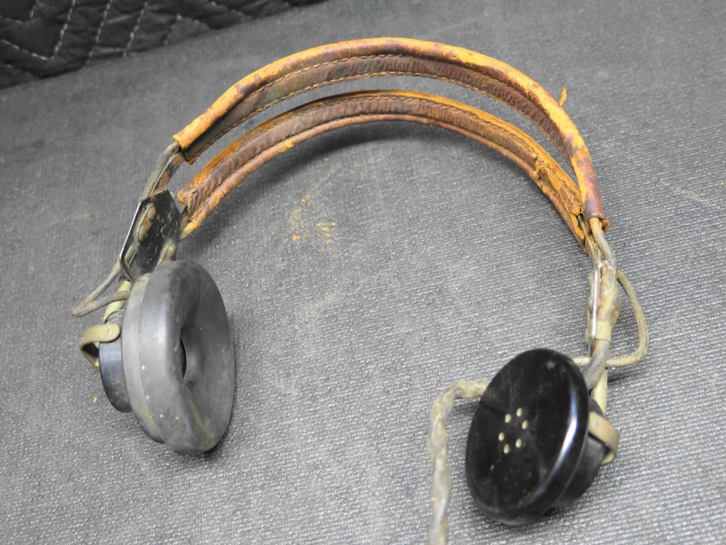 WWII USAAF Early War Pilot Headset w/ R-14 Receivers w/  Extension