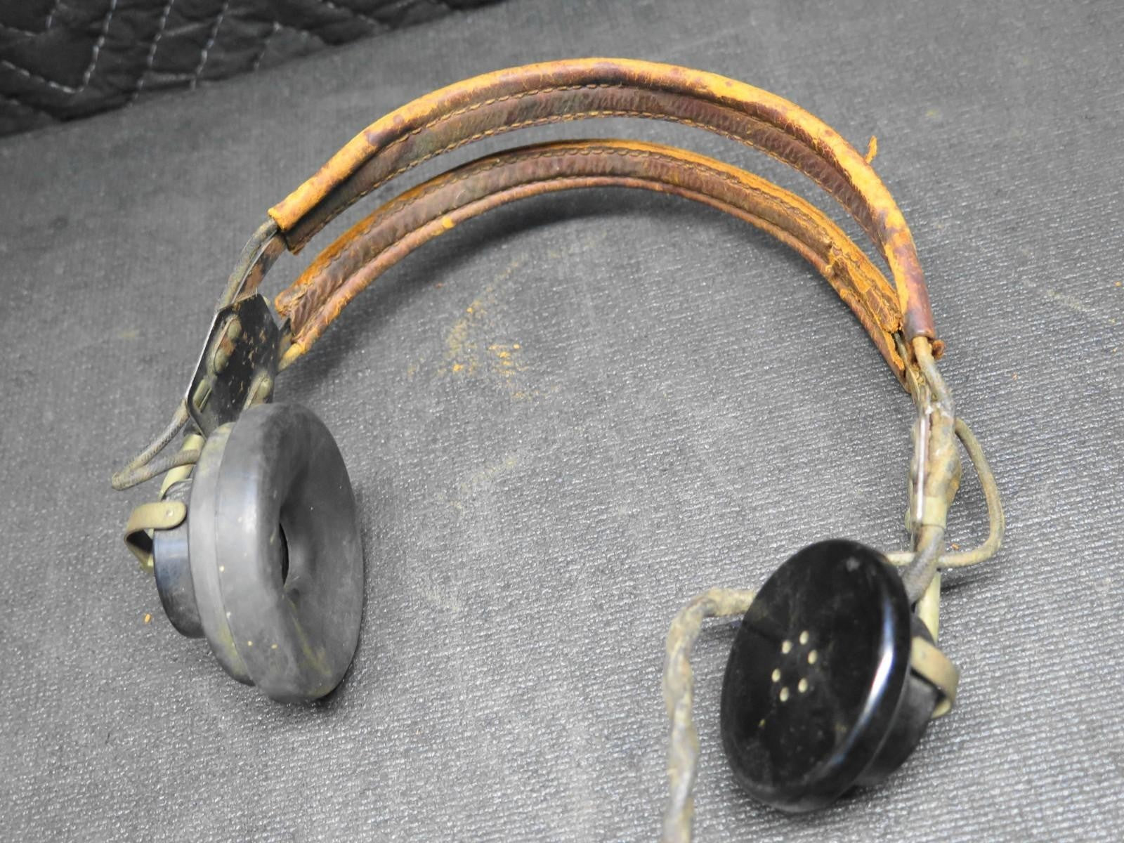 WWII USAAF Early War Pilot Headset w/ R-14 Receivers w/  Extension