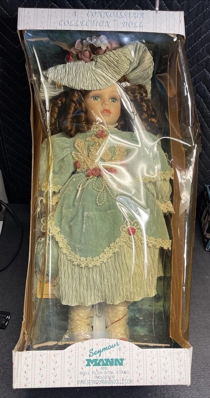 Seymour Mann dolls connoisseur collection “Julie” Plus Doll Stand NOS *Read*