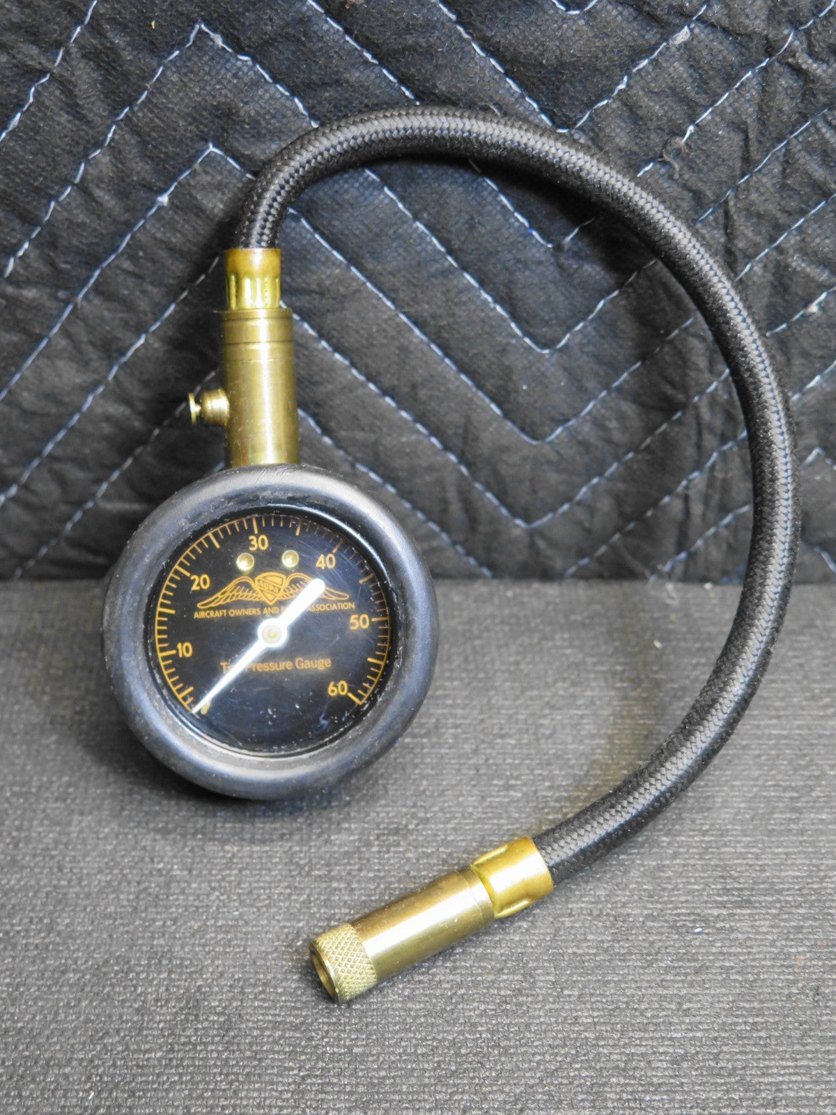 VINTAGE AIRCRAFT OWNERS AND PILOTS ASSOCIATION TIRE PRESSURE GAUGE - AOPA