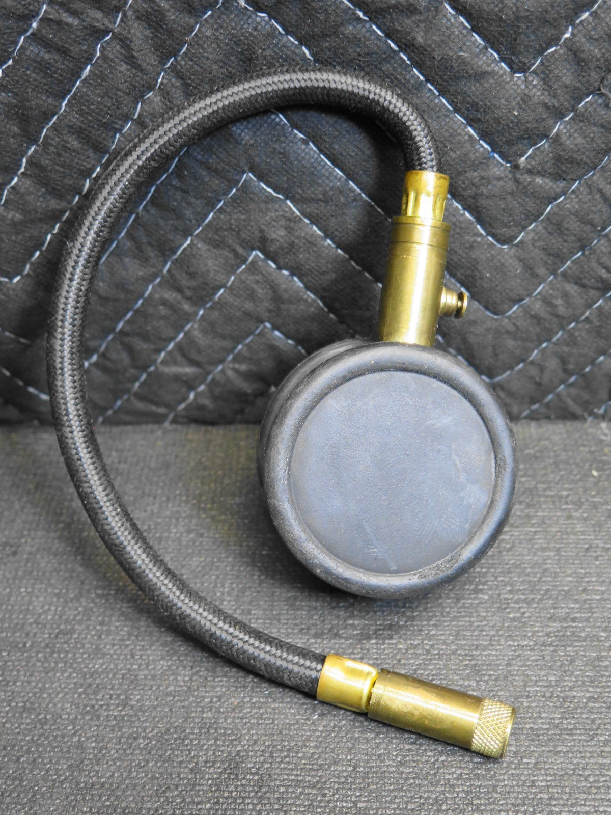 VINTAGE AIRCRAFT OWNERS AND PILOTS ASSOCIATION TIRE PRESSURE GAUGE - AOPA
