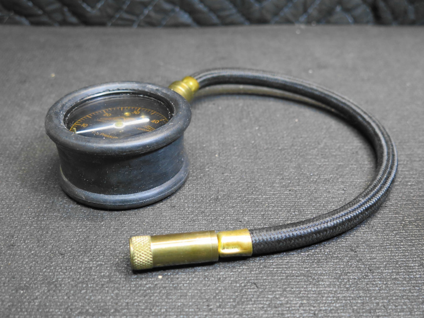 VINTAGE AIRCRAFT OWNERS AND PILOTS ASSOCIATION TIRE PRESSURE GAUGE - AOPA
