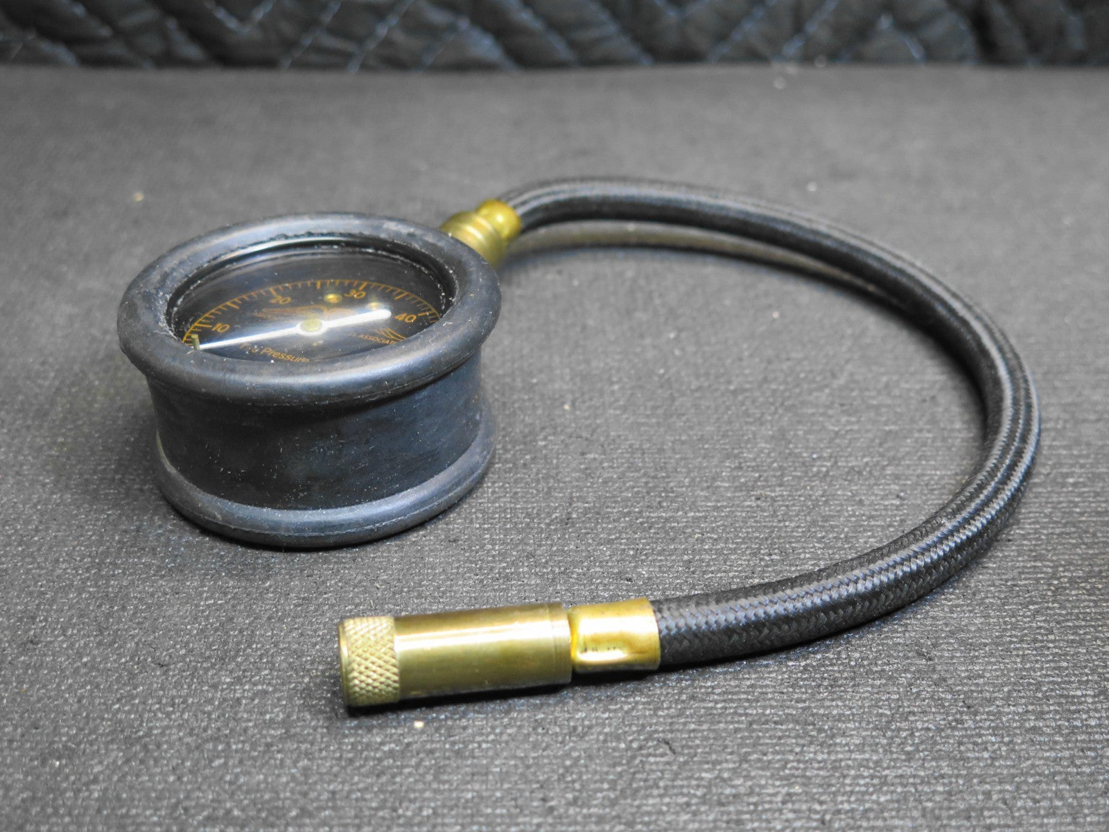 VINTAGE AIRCRAFT OWNERS AND PILOTS ASSOCIATION TIRE PRESSURE GAUGE - AOPA