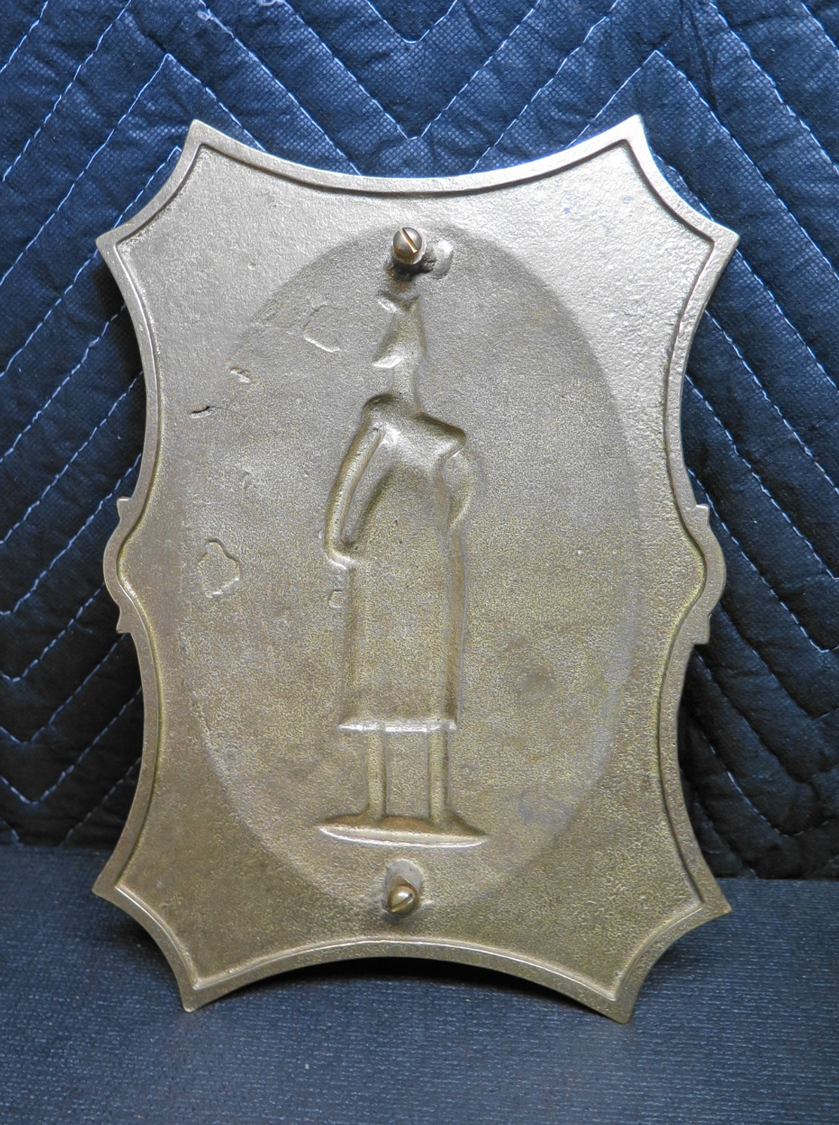 The Mills Novelty Co - Advertising Display Promotional Shield / Plaque