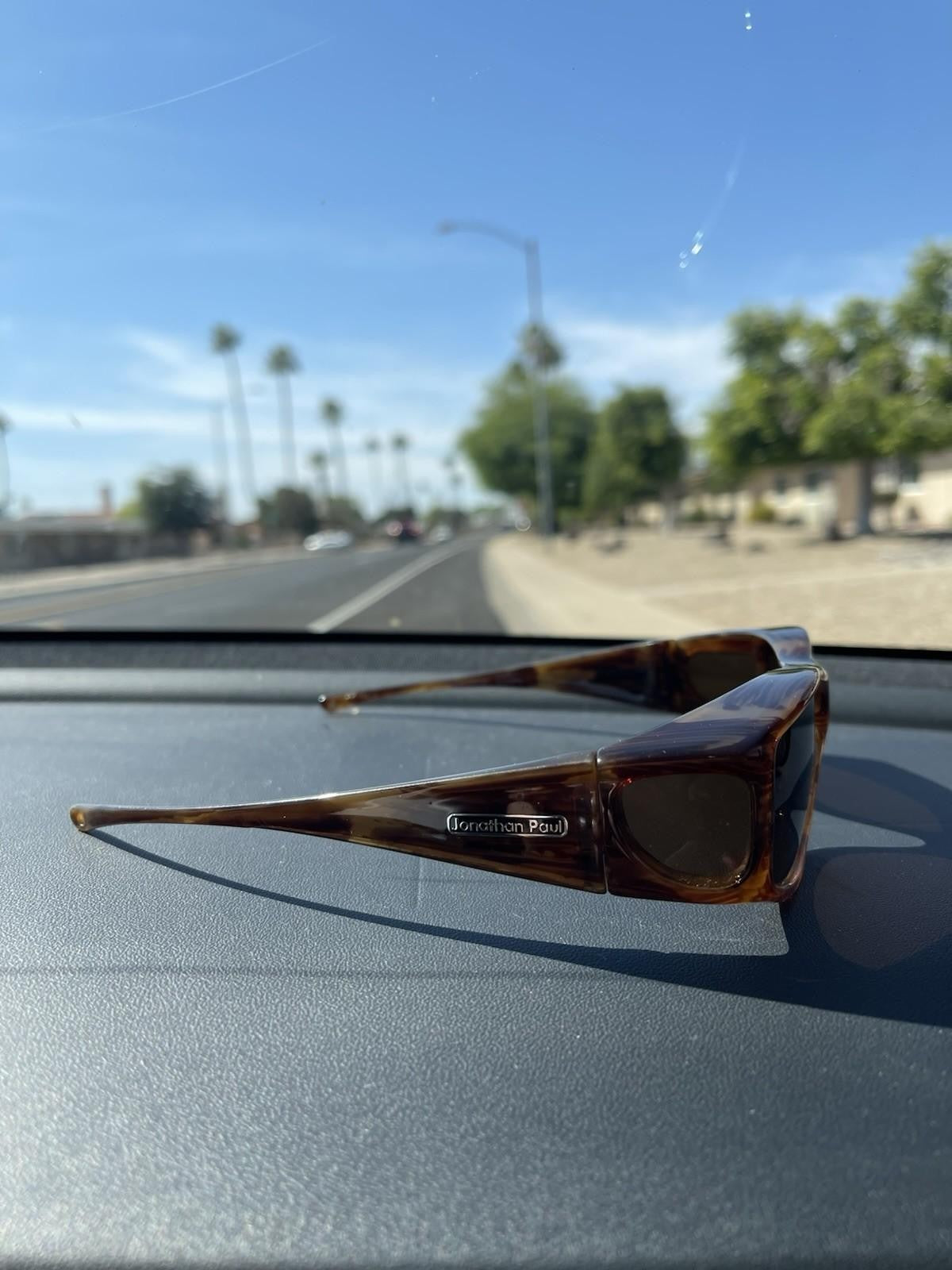 Jonathan Paul Fitovers JETT 002A Polarized UV 400 Sunglasses - READ - W/case