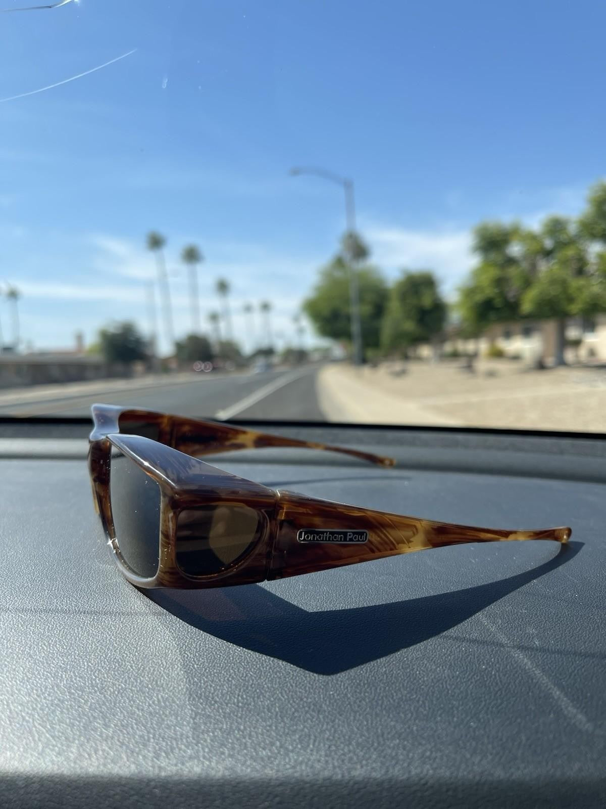 Jonathan Paul Fitovers JETT 002A Polarized UV 400 Sunglasses - READ - W/case