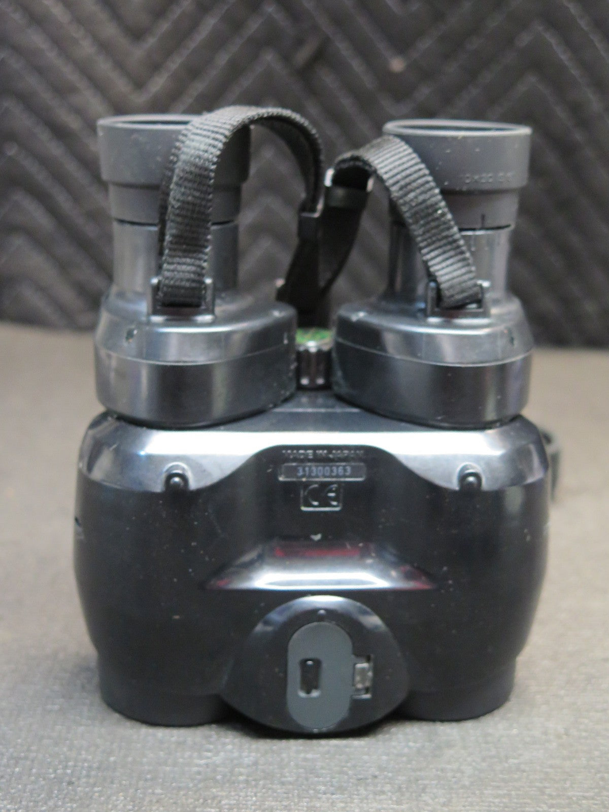 Canon 10x30 IS Image Stabilizer Binoculars with Case and Strap - Working