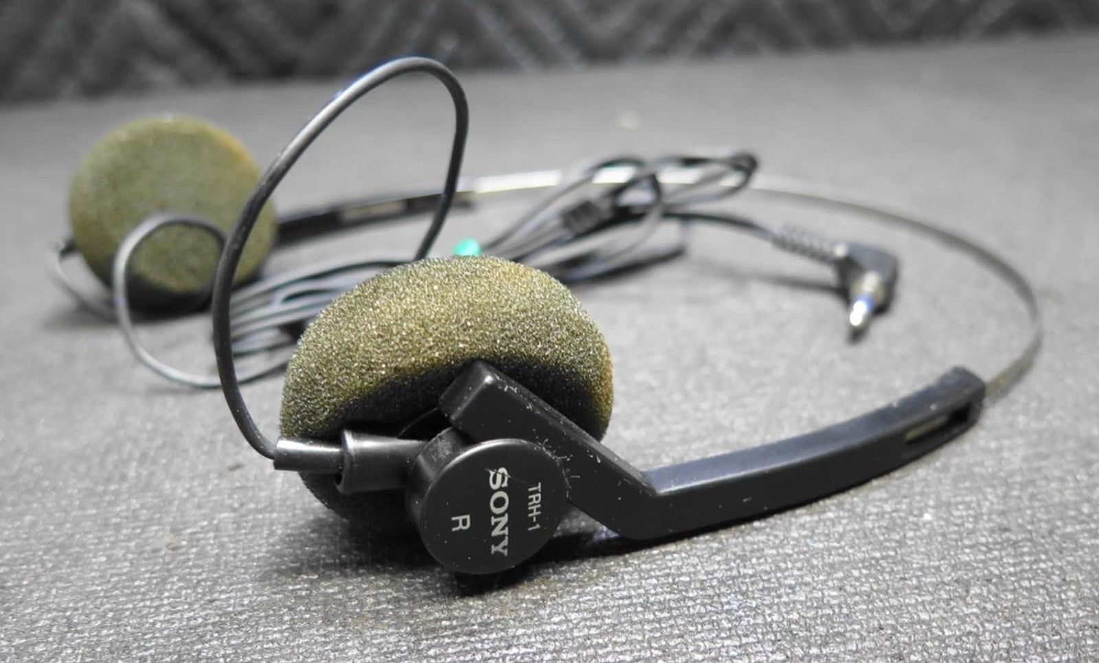 🍊 Vintage Sony TRH-1 Walkman Wired Headphones Foam Pad OEM Earphones - Tested