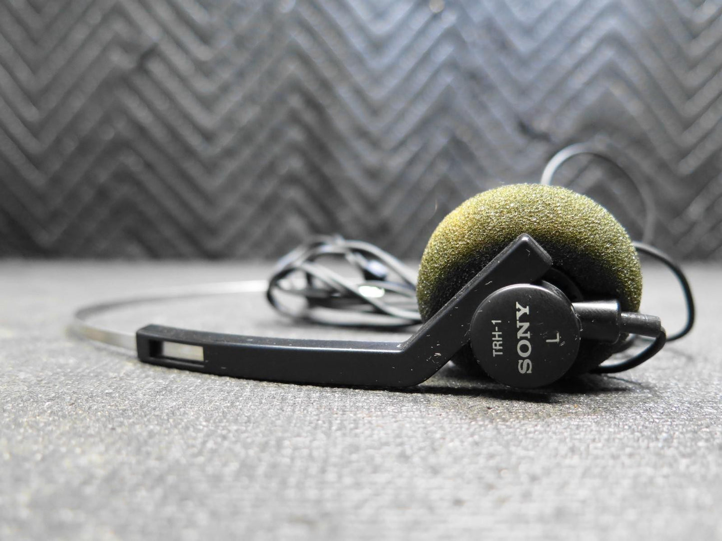 🍊 Vintage Sony TRH-1 Walkman Wired Headphones Foam Pad OEM Earphones - Tested