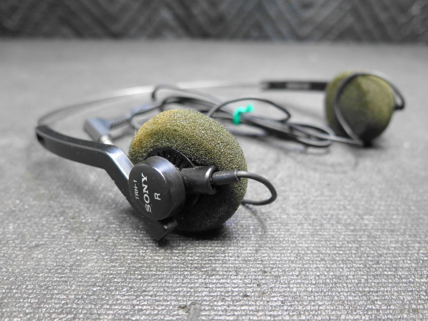 🍊 Vintage Sony TRH-1 Walkman Wired Headphones Foam Pad OEM Earphones - Tested