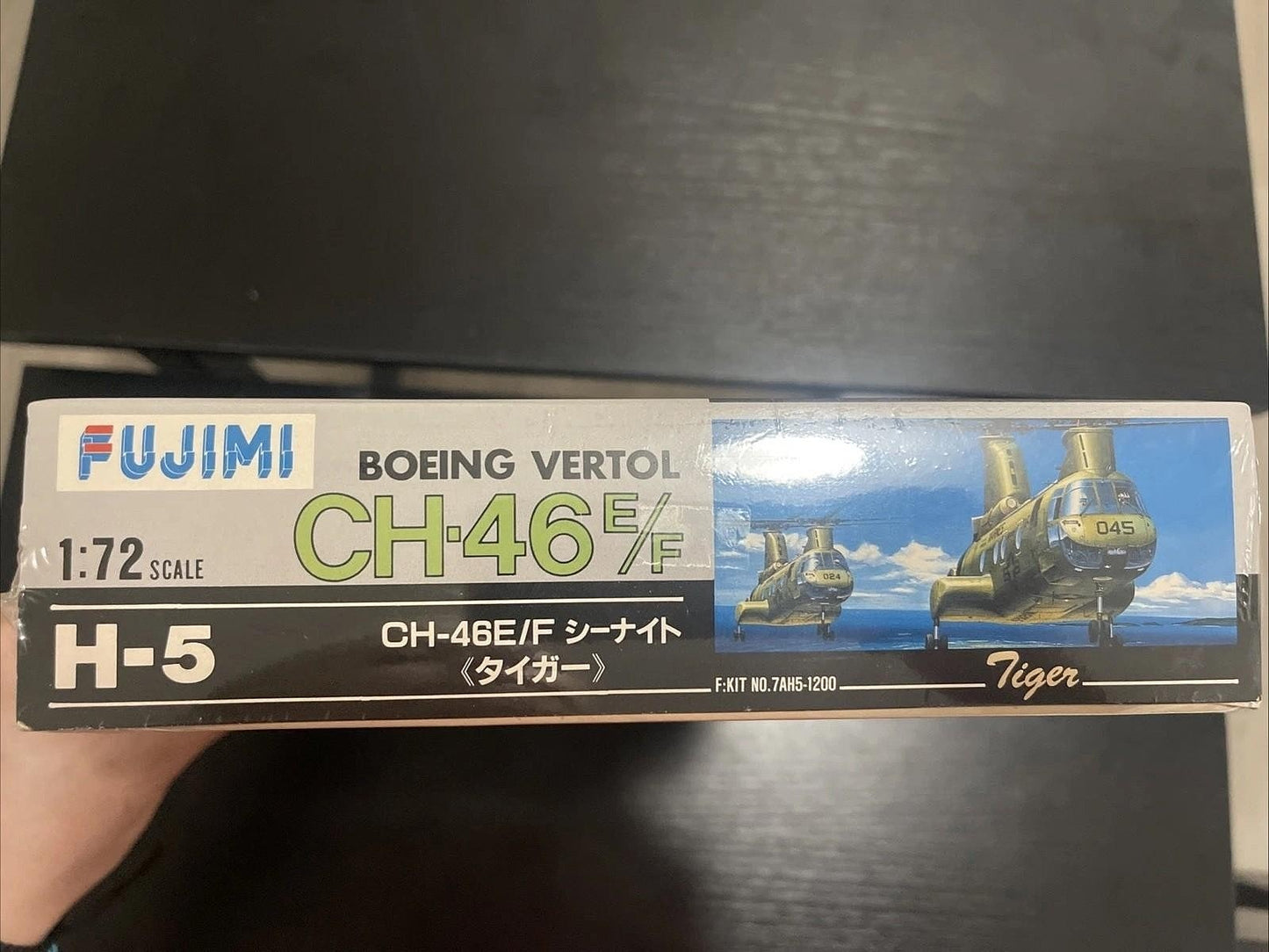 Fujimi 1/72 Scale Boeing Vertol CH-46E/F Seaknight Tiger - Factory Sealed