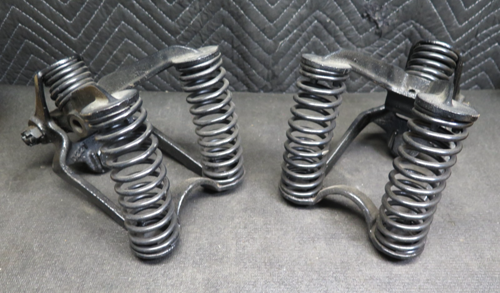 1909 1925 Ford Model T FLOAT-A-FORD REAR SHOCK ABSORBERS D221 & D222