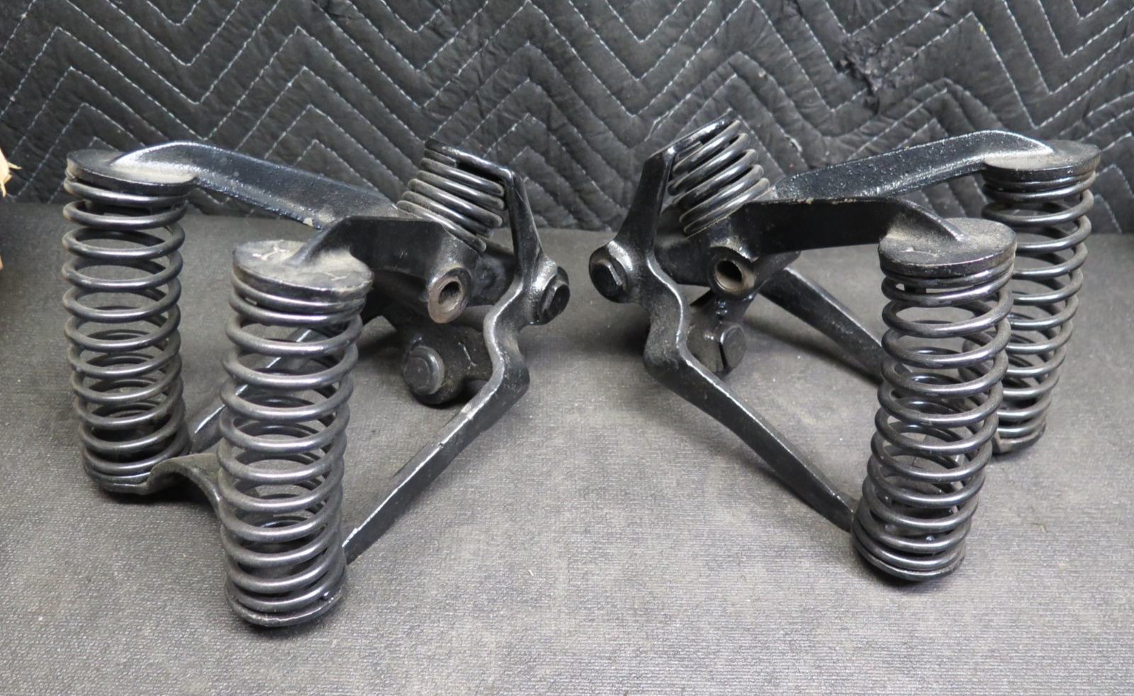 1909 1925 Ford Model T FLOAT-A-FORD REAR SHOCK ABSORBERS D221 & D222