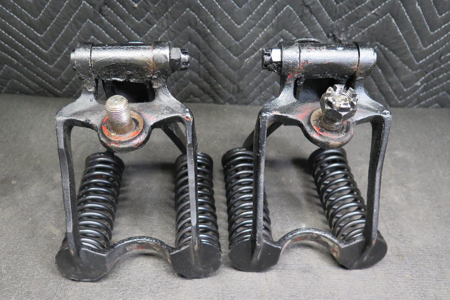 1909 1925 Ford Model T FLOAT-A-FORD REAR SHOCK ABSORBERS D221 & D222