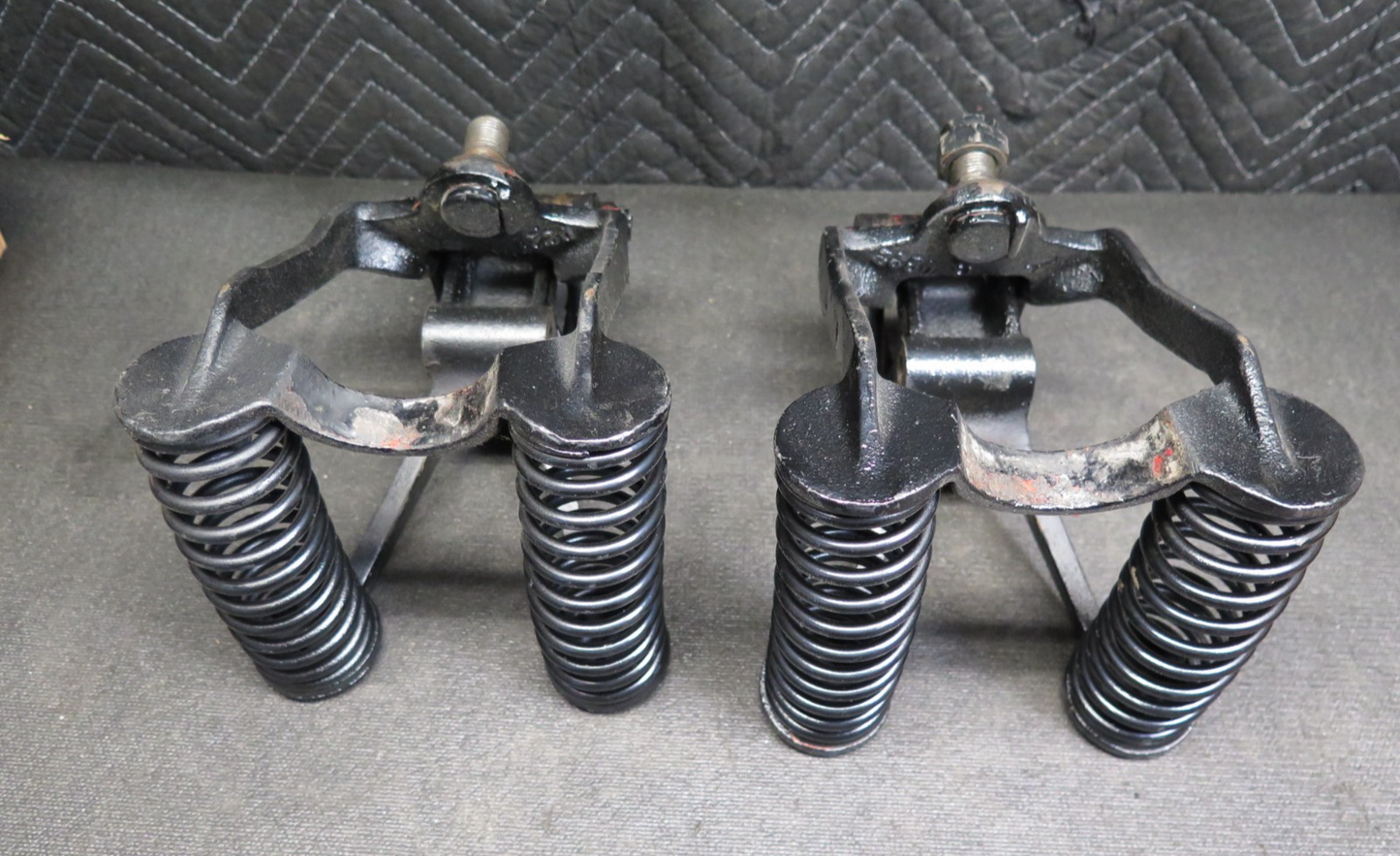 1909 1925 Ford Model T FLOAT-A-FORD REAR SHOCK ABSORBERS D221 & D222