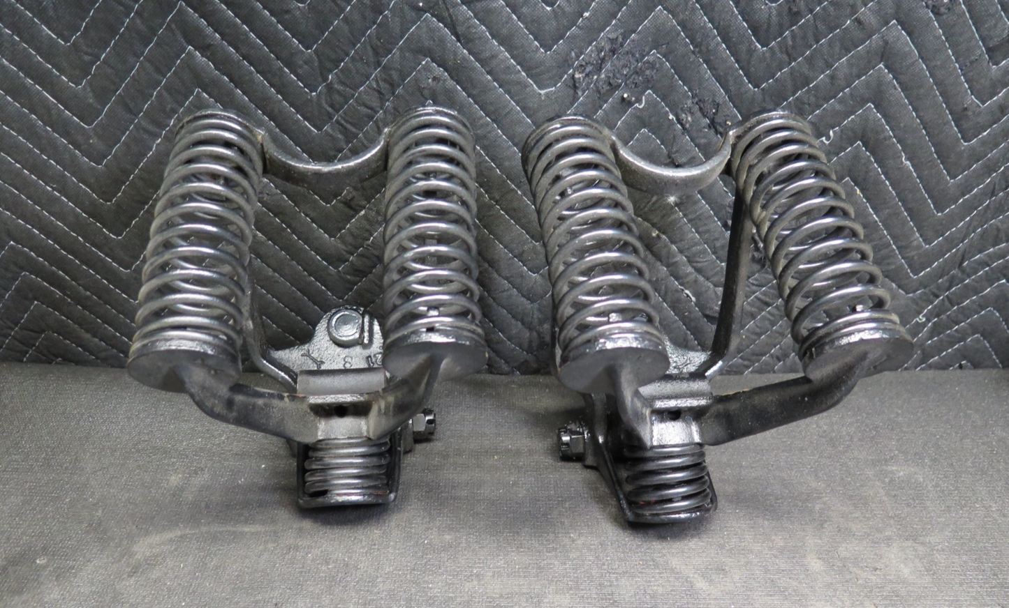 1909 1925 Ford Model T FLOAT-A-FORD REAR SHOCK ABSORBERS D221 & D222