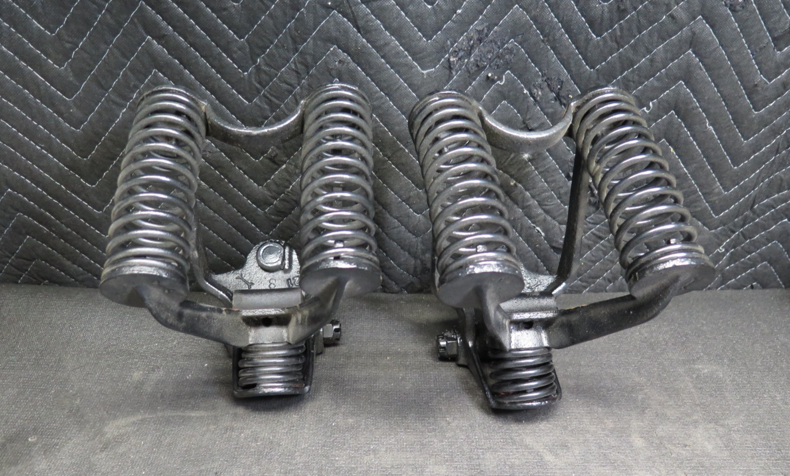 1909 1925 Ford Model T FLOAT-A-FORD REAR SHOCK ABSORBERS D221 & D222