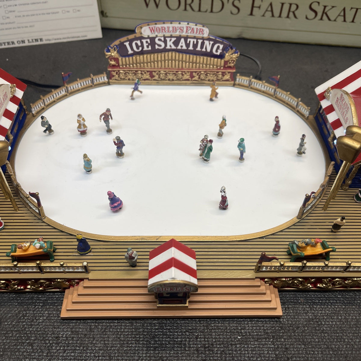 Mr. Christmas Gold Label Collection World's Fair Skaters w/Box 2004 Works *Read*