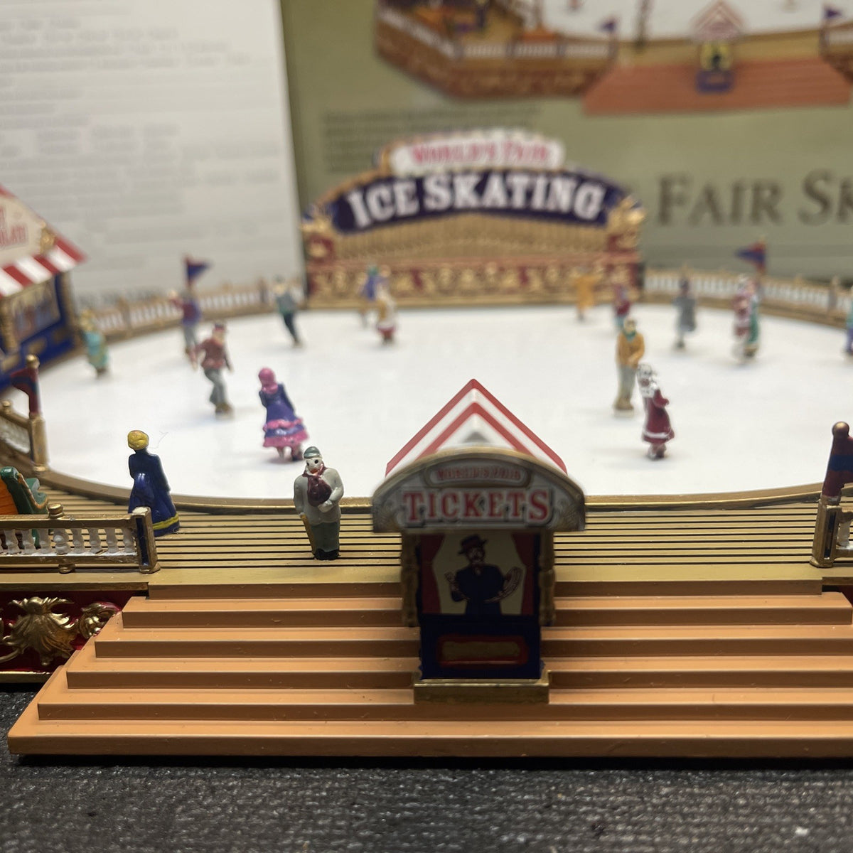 Mr. Christmas Gold Label Collection World's Fair Skaters w/Box 2004 Works *Read*