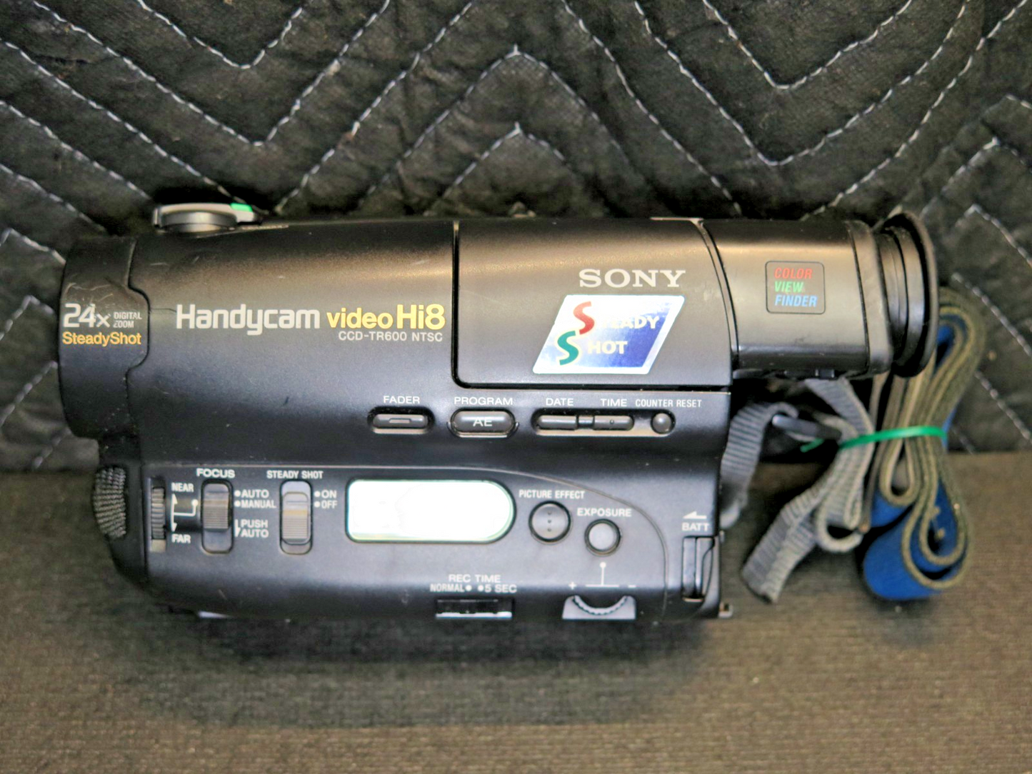 Sony Handycam CCD-TR600 Camcorder Hi8 w/ Video Transfer Cable, New Battery