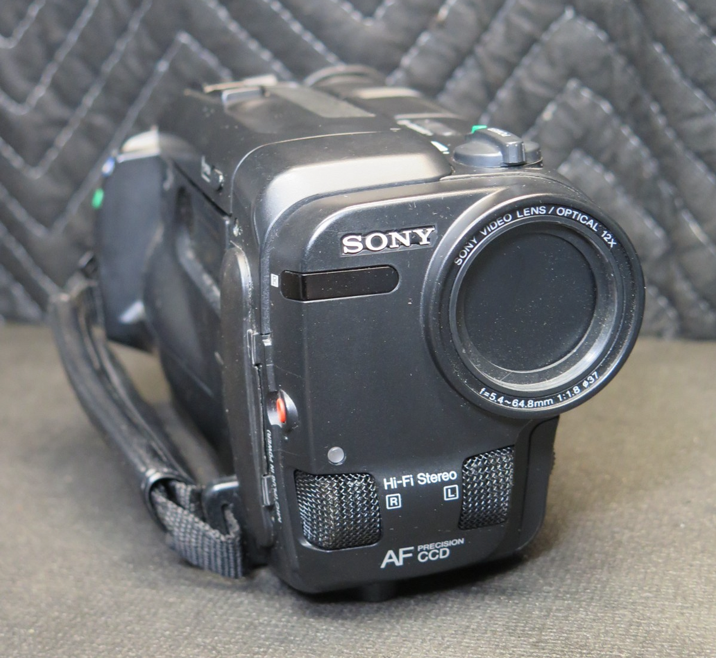 Sony Handycam CCD-TR600 Camcorder Hi8 w/ Video Transfer Cable, New Battery