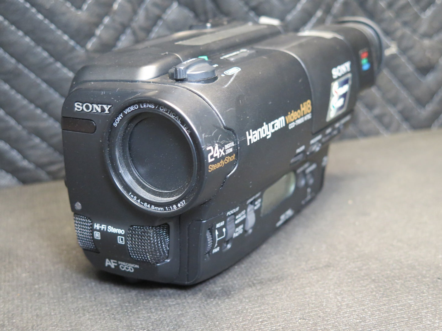 Sony Handycam CCD-TR600 Camcorder Hi8 w/ Video Transfer Cable, New Battery