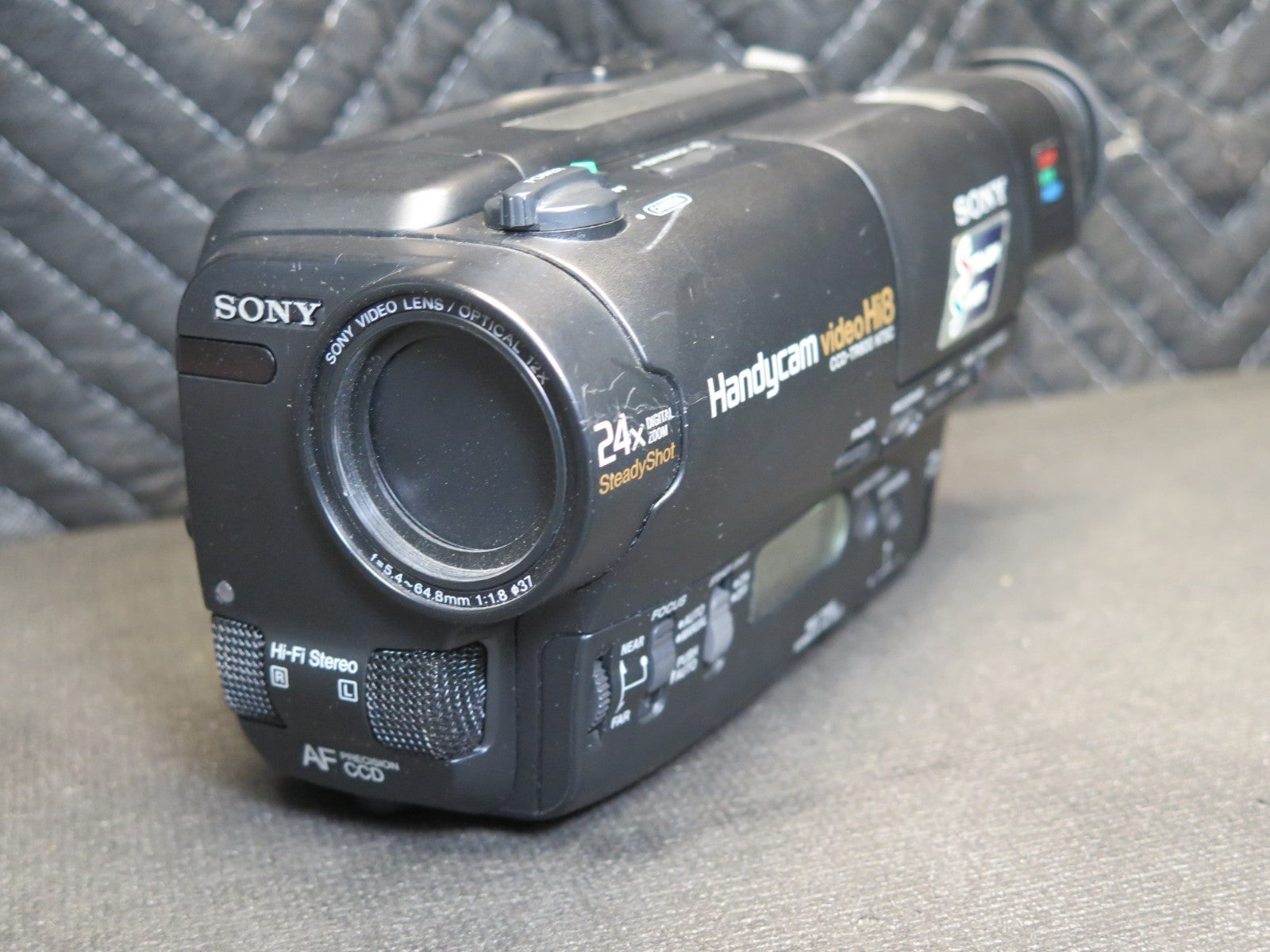 Sony Handycam CCD-TR600 Camcorder Hi8 w/ Video Transfer Cable, New Battery