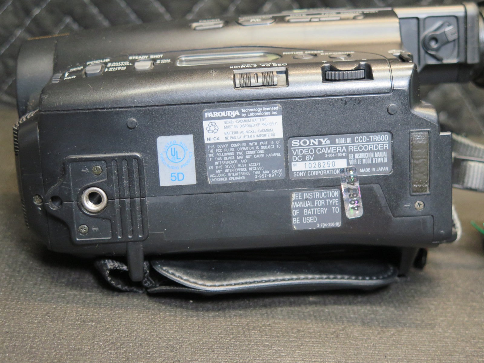 Sony Handycam CCD-TR600 Camcorder Hi8 w/ Video Transfer Cable, New Battery