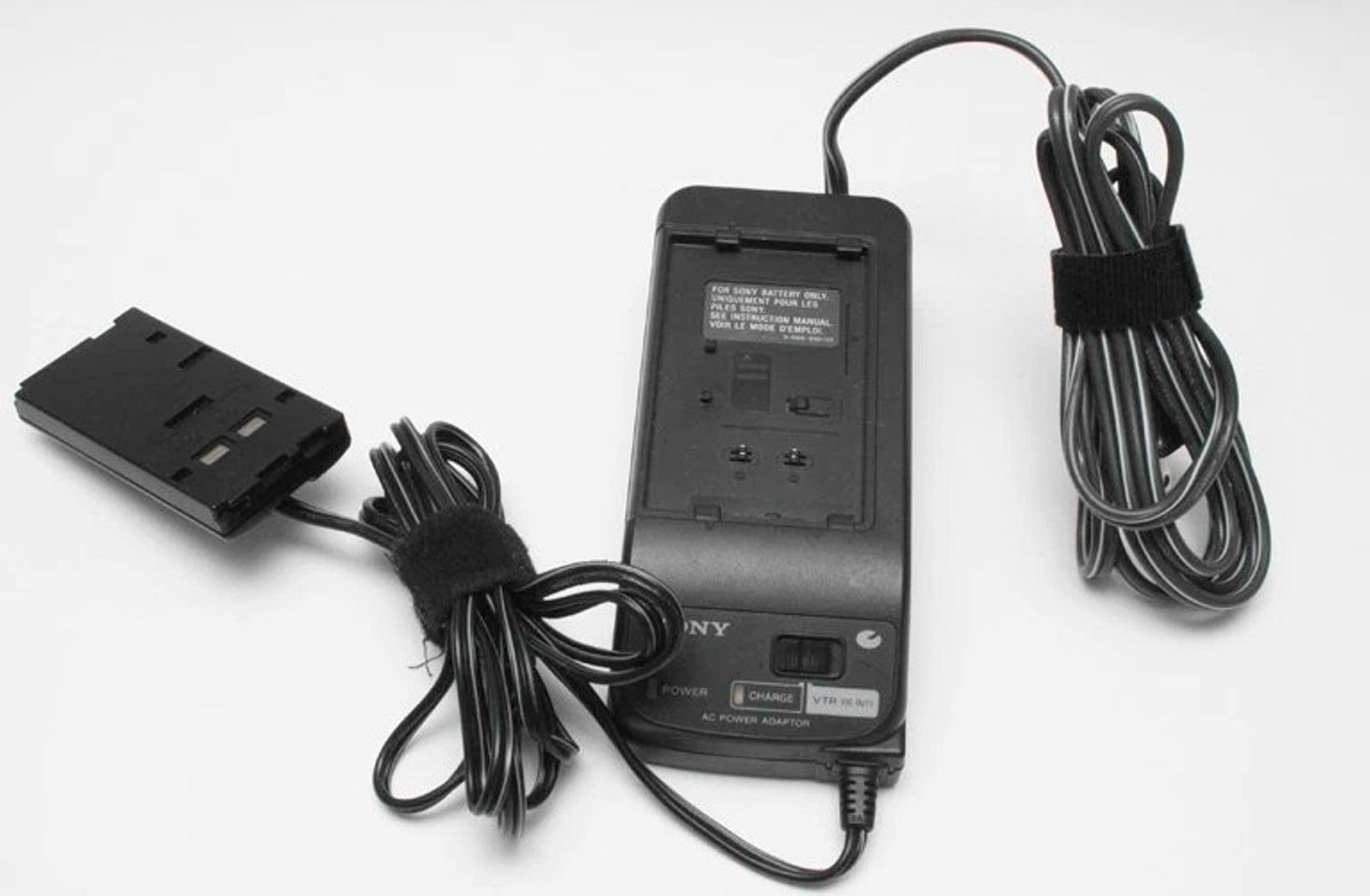 Sony Handycam CCD-TR600 Camcorder Hi8 w/ Video Transfer Cable, New Battery