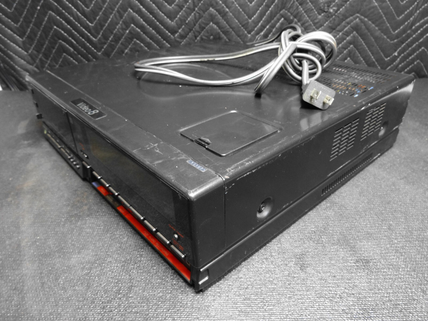 Sony EV-S700U Video 8 VCR Video Cassette Recorder - FOR PARTS OR REPAIR