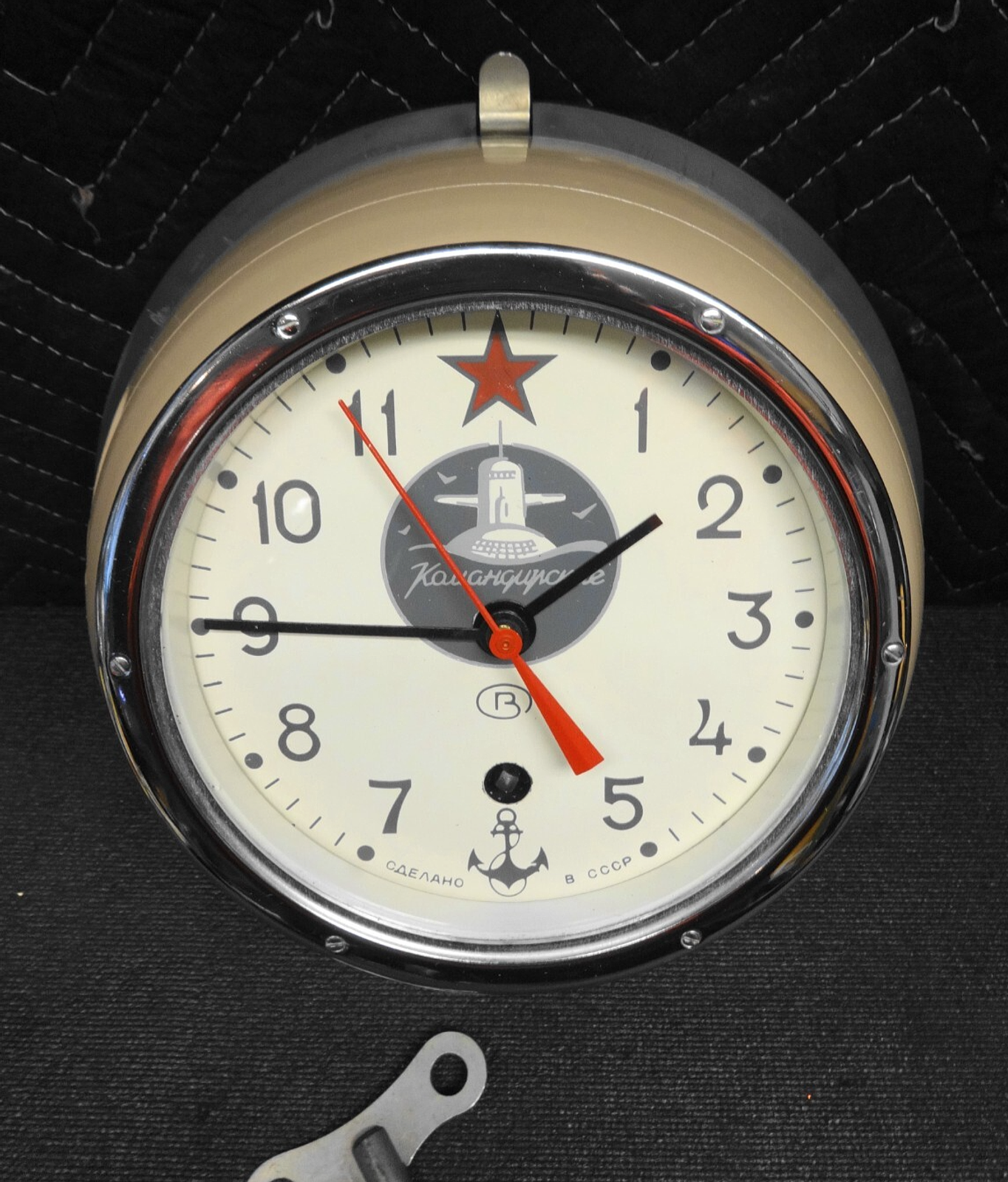 Russian Soviet B CCCP Navy Kauahguyckue Red Star Maritime Submarine Clock & Key